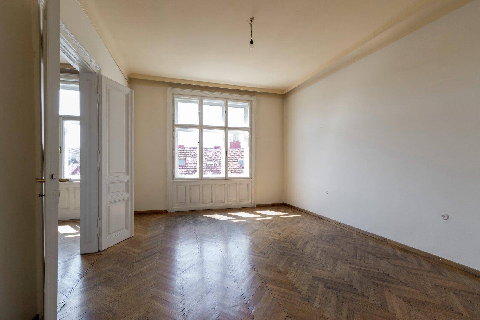 Südseitiger Altbau mit schönem Ausblick! Sanierungsbedürftige 3,5-Zimmer-Wohnung im 3. Stock - Mehr