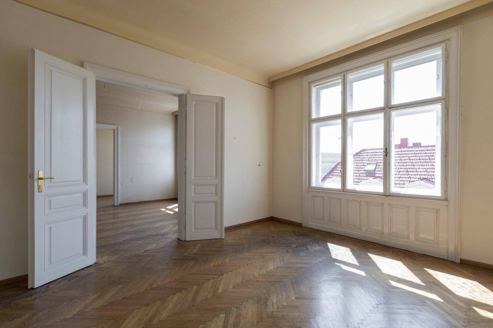 Südseitiger Altbau mit schönem Ausblick! Sanierungsbedürftige 3,5-Zimmer-Wohnung im 3. Stock - Ansicht 3