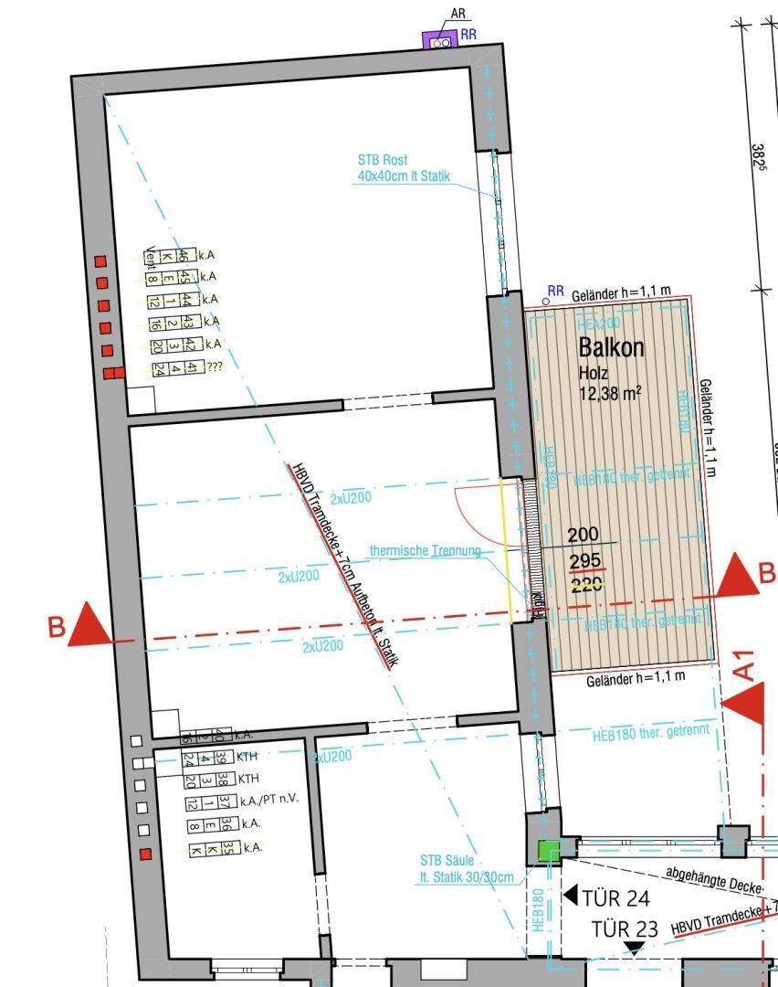Detaillierter Grundriss der Wohnung Top 24 mit Balkon und Raumaufteilung.