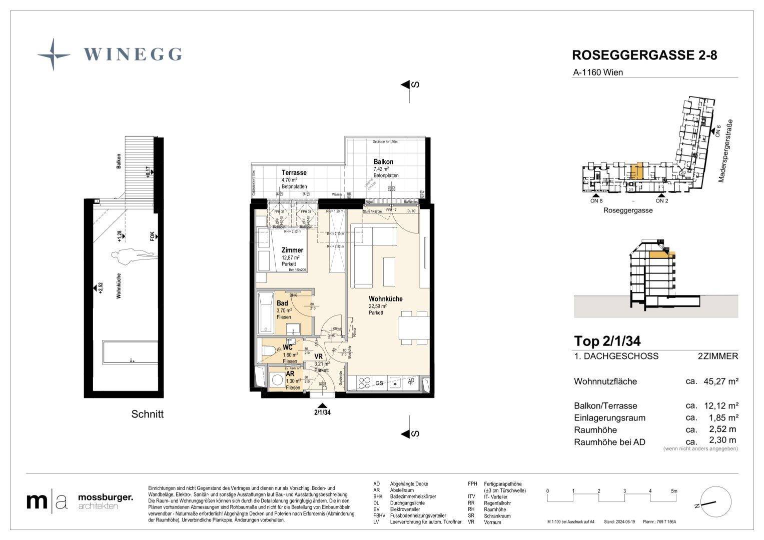 Dachgeschoss-Grundriss mit offener Wohnküche, Schlafzimmer, Bad, separatem WC, Terrasse und Balkon.
