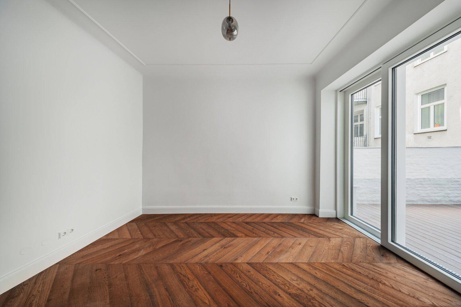 Hofseitiger Erstbezug mit großer Terrasse nächst Donaukanal und Servitenviertel! - Mehr