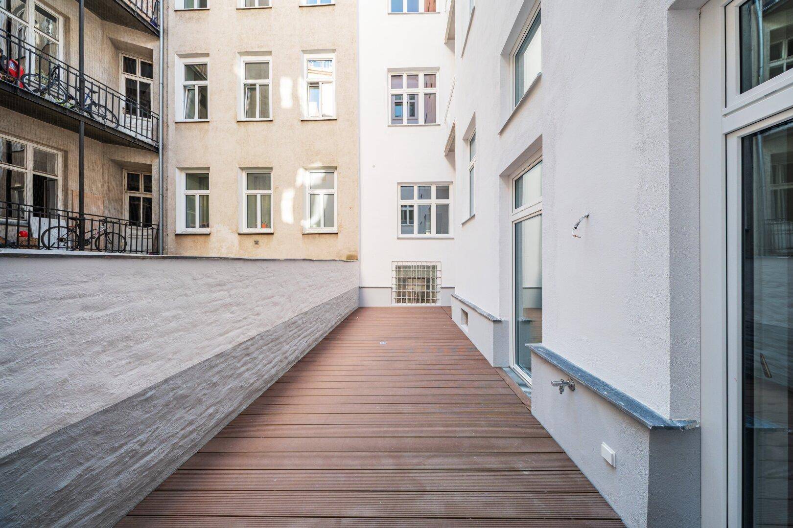 Hofseitiger Erstbezug mit großer Terrasse nächst Donaukanal und Servitenviertel! - Ansicht 3