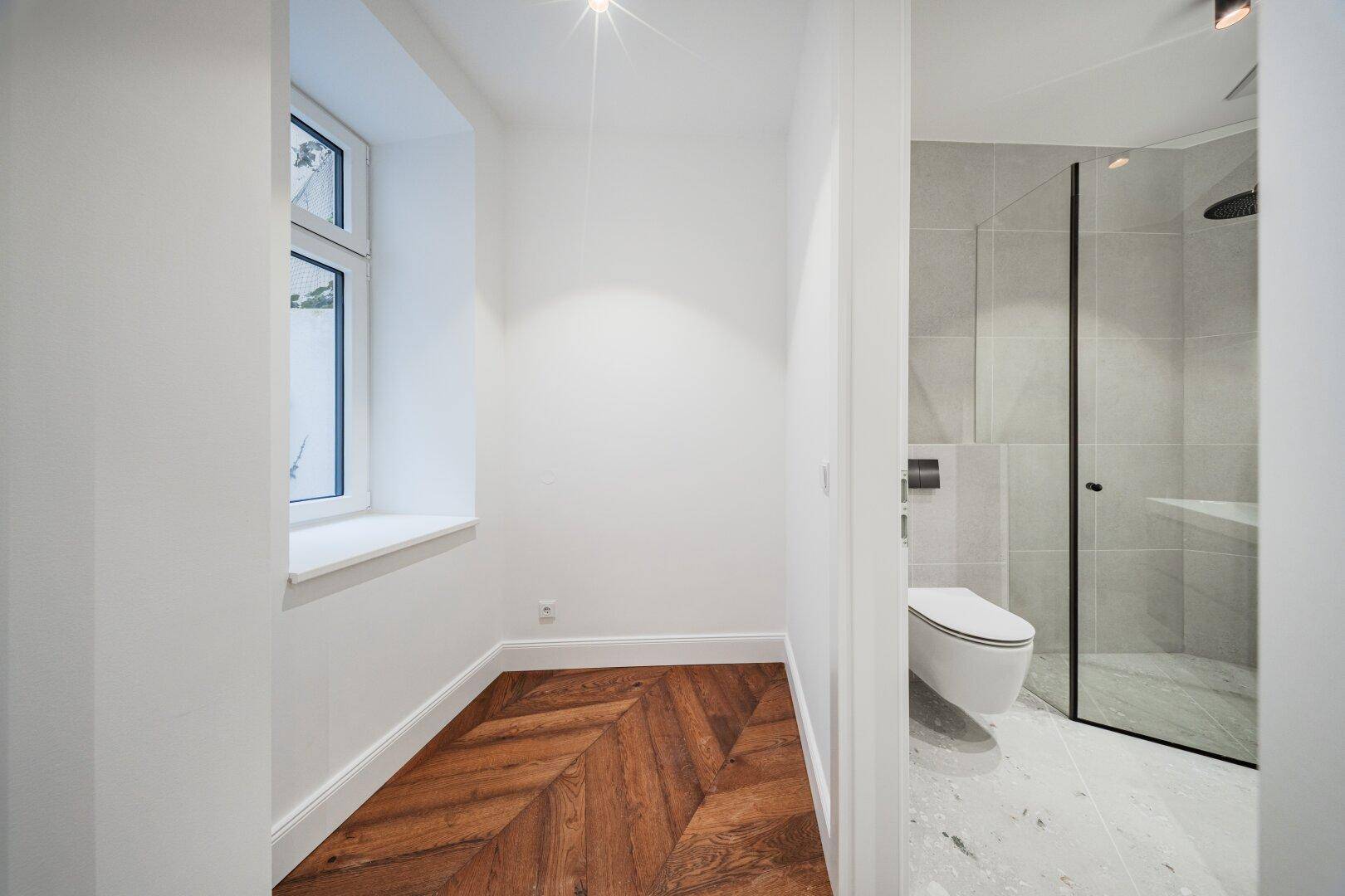 Hofseitiger Erstbezug mit großer Terrasse nächst Donaukanal und Servitenviertel! - Ansicht 6
