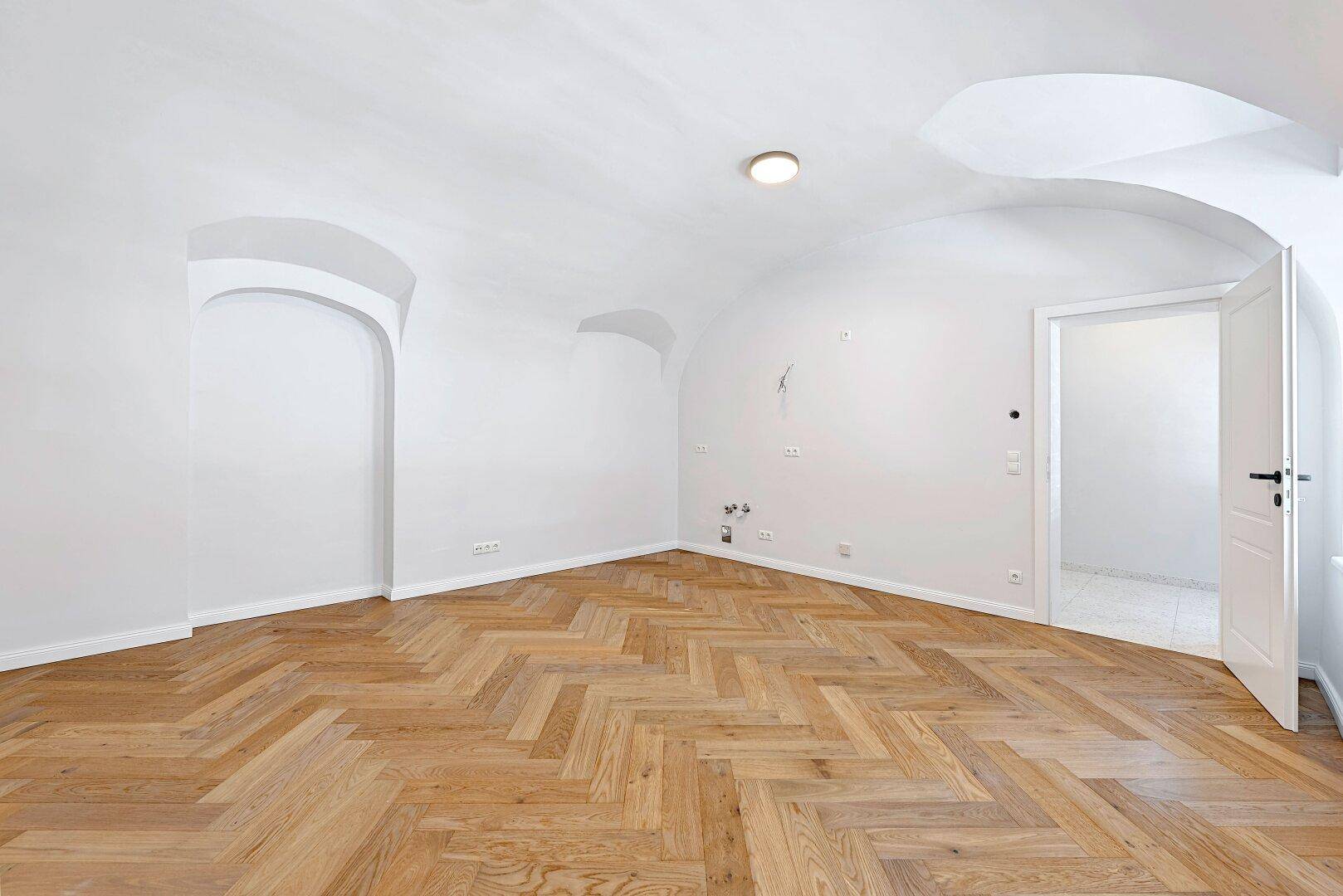 APARTMENT mit stilvoller Gewölbedecke und direktem Straßenzugang - Widok 6