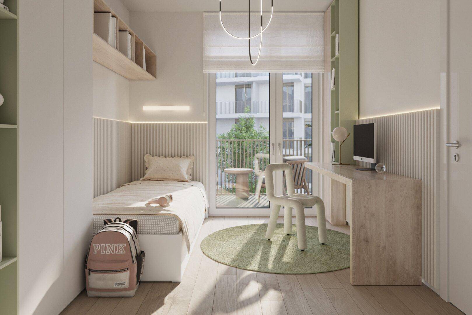 Helles Schlafzimmer mit Einzelbett, Schreibtisch und Zugang zu einem kleinen Balkon.