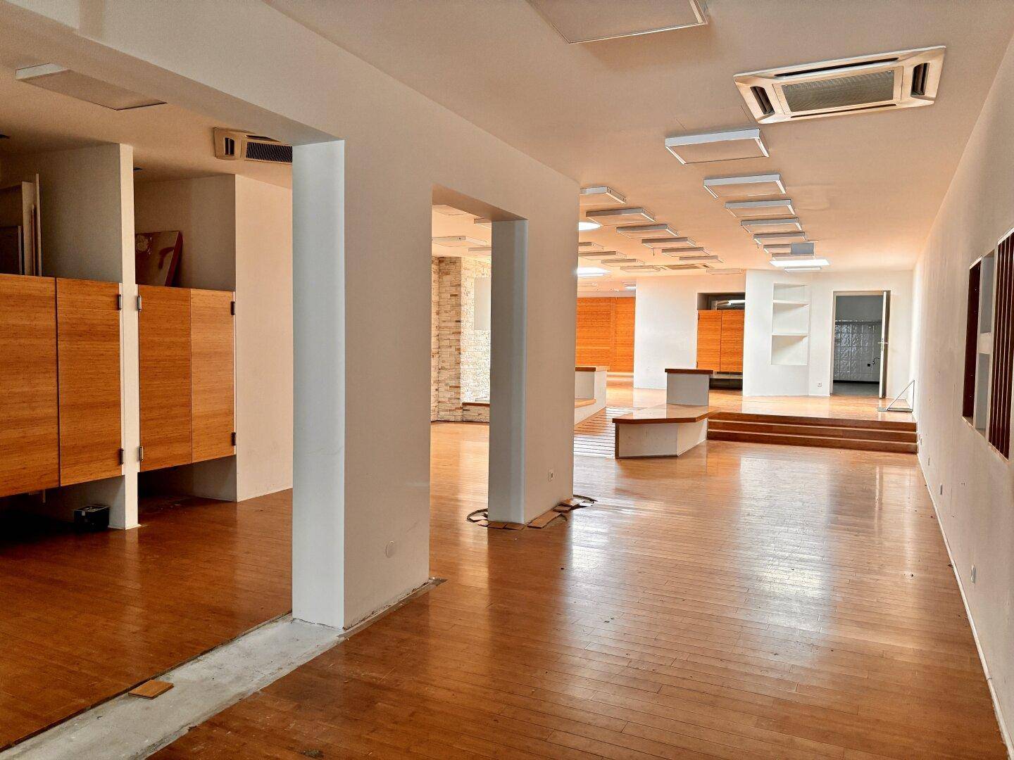 Helle Büro- oder Praxisräumlichkeiten | Beste Zentrumslage | Parkmöglichkeiten in der Nähe - Ansicht 3
