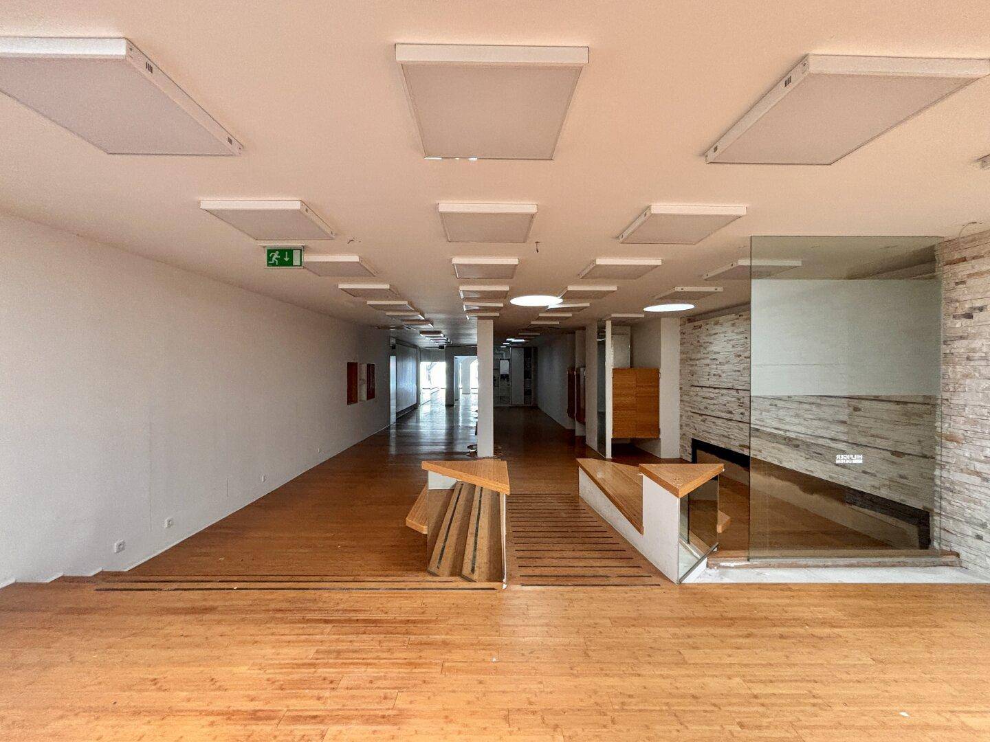Helle Büro- oder Praxisräumlichkeiten | Beste Zentrumslage | Parkmöglichkeiten in der Nähe - Ansicht 4