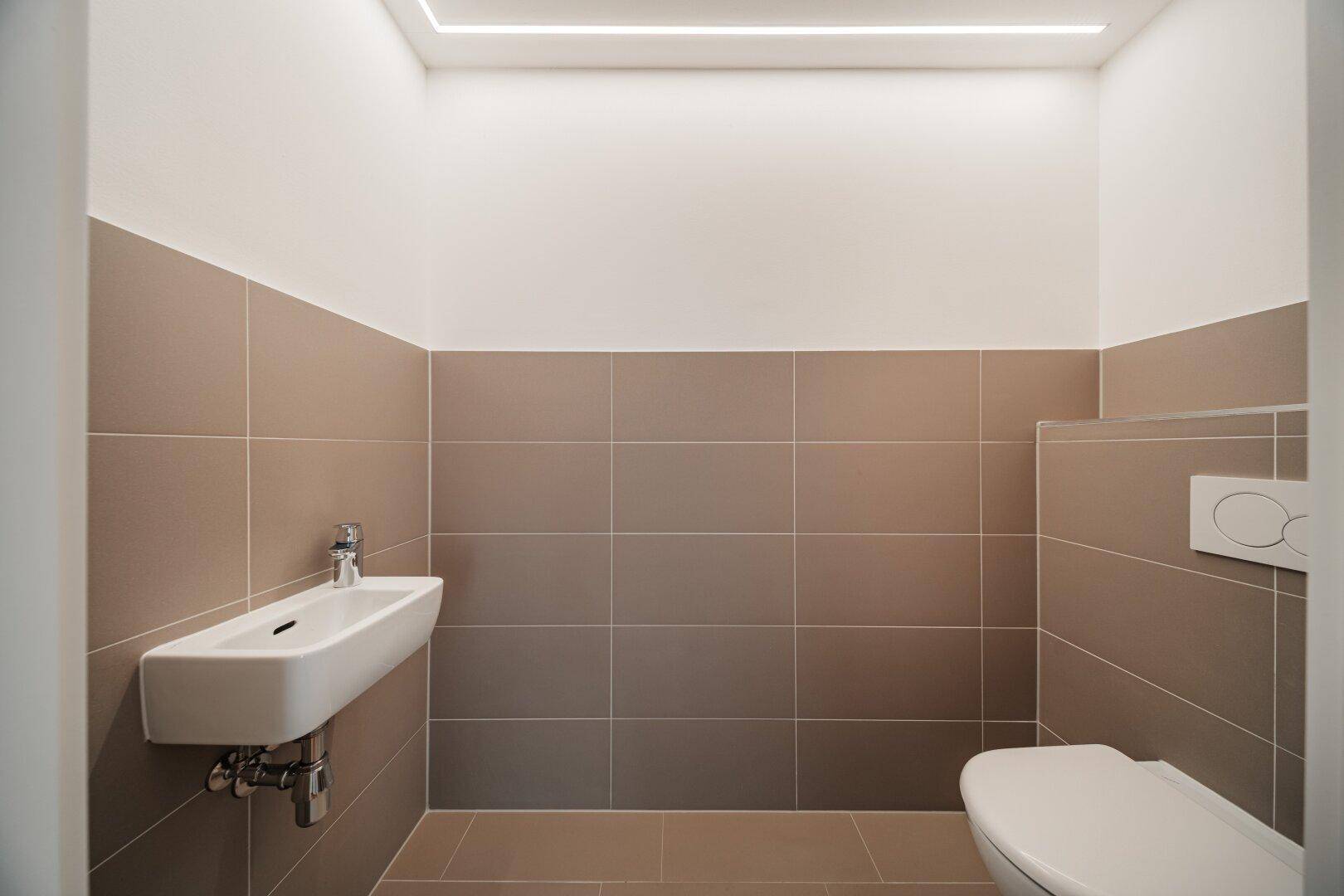 WC mit Handwaschbecken