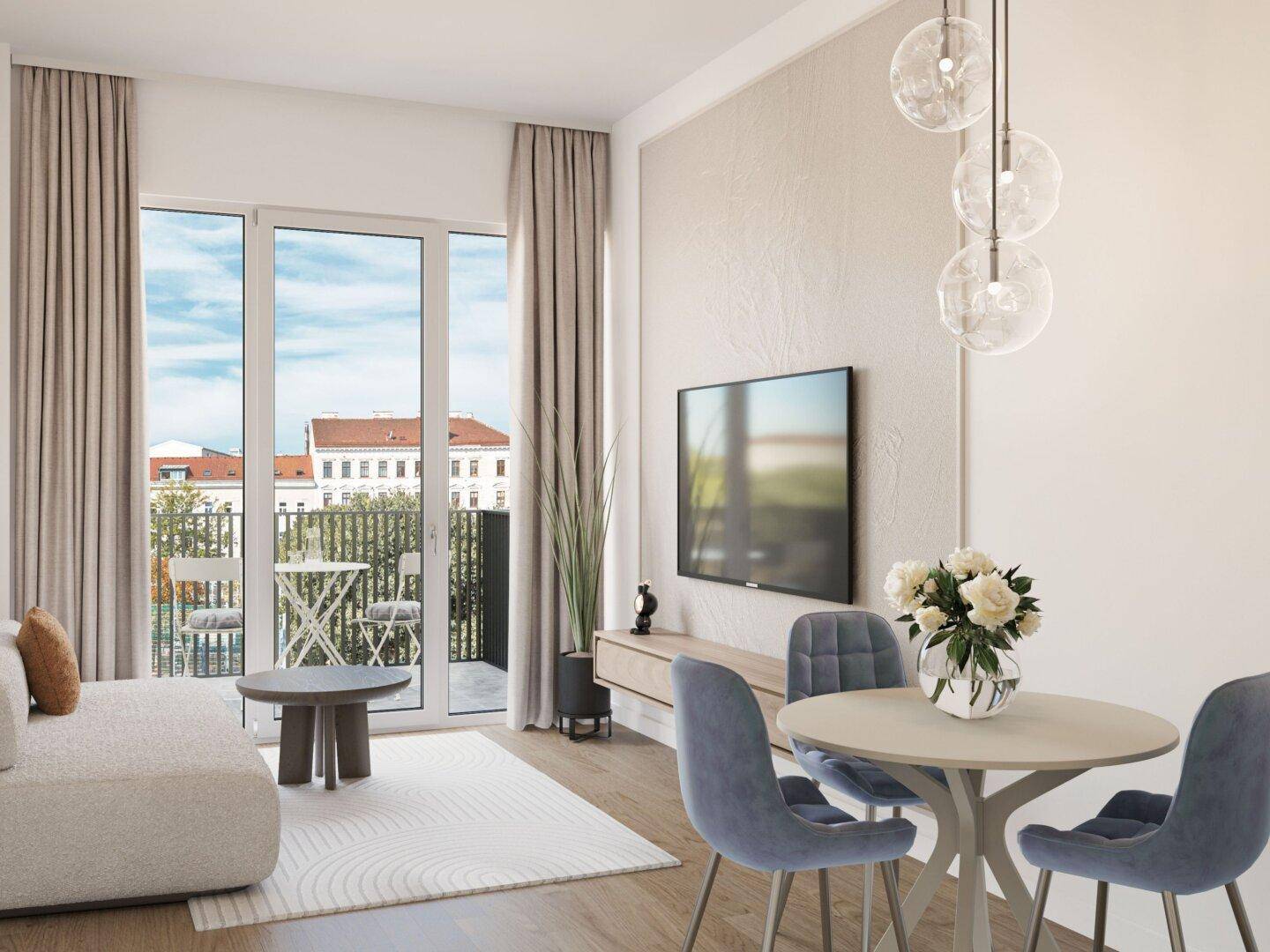 Moderner Wohn-Essbereich mit beigem Sofa, Esstisch und Zugang zum möblierten Balkon.