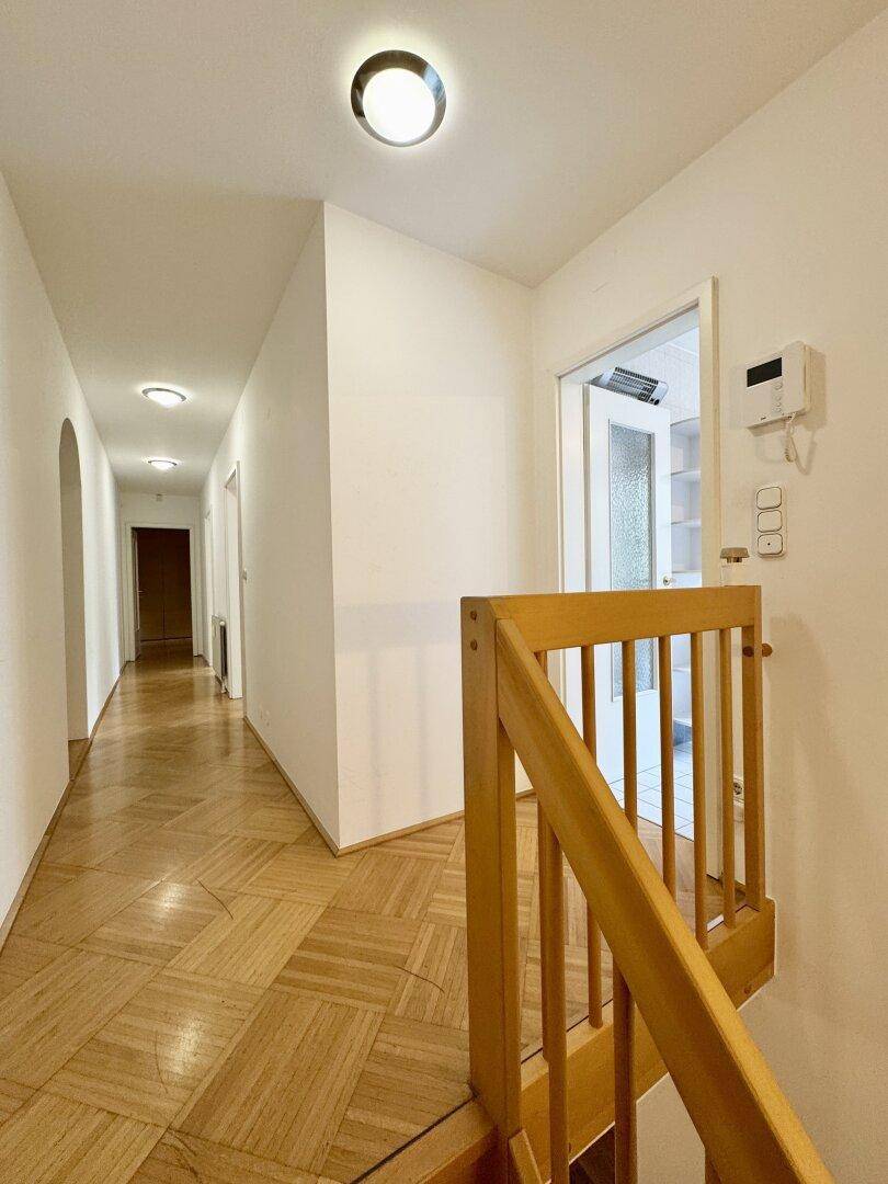 Aufgang zu 1. Etage