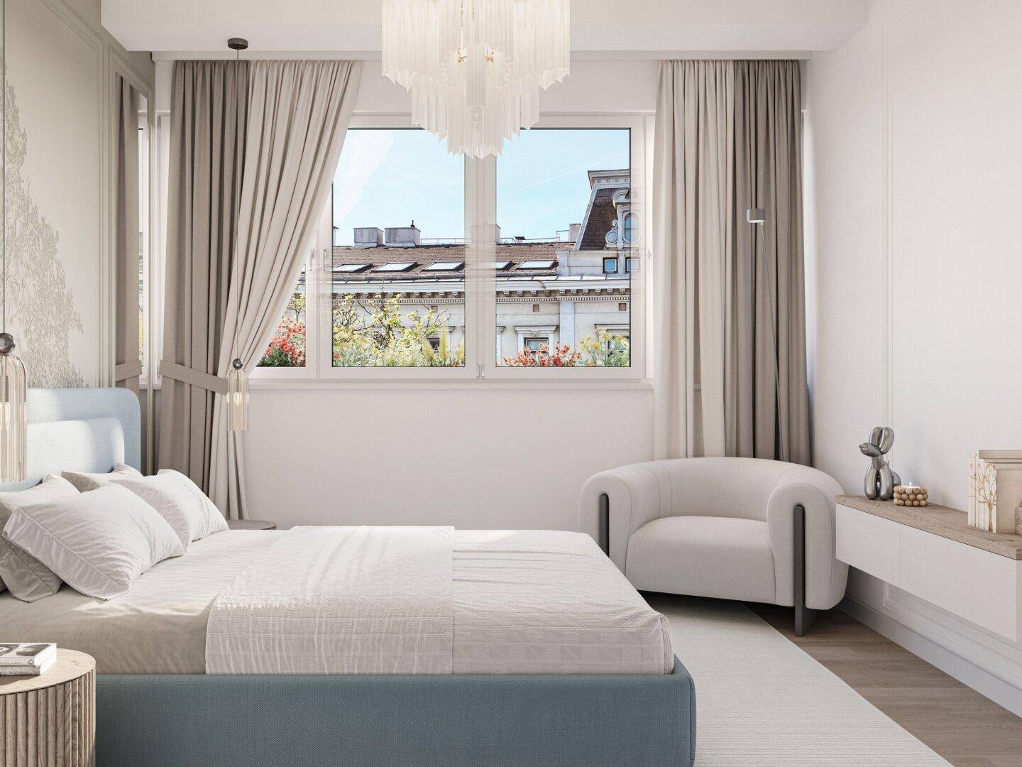 Helles Schlafzimmer mit großem Fenster, modernem Kronleuchter und einem bequemen Doppelbett mit Stadtblick.