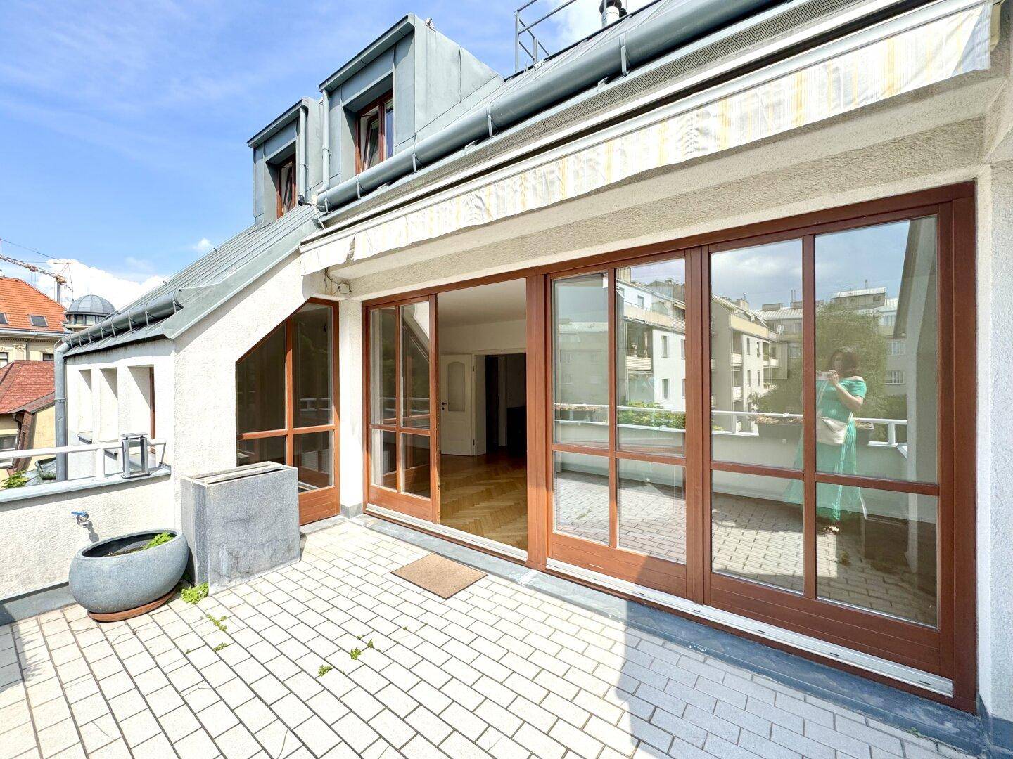 Terrasse mit Gartenblick