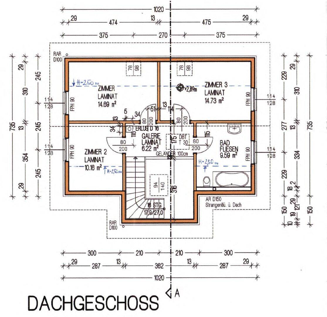 Grundriss des Dachgeschosses mit drei Zimmern, Galerie, Bad und Dachschrägen.