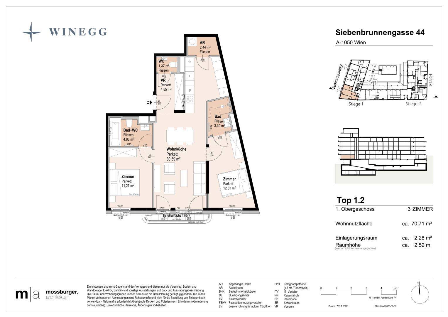 Grundriss einer 3-Zimmer-Wohnung mit offener Wohnküche, zwei Bädern und separatem WC.