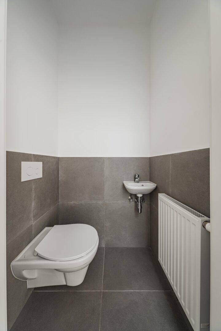 separates WC
