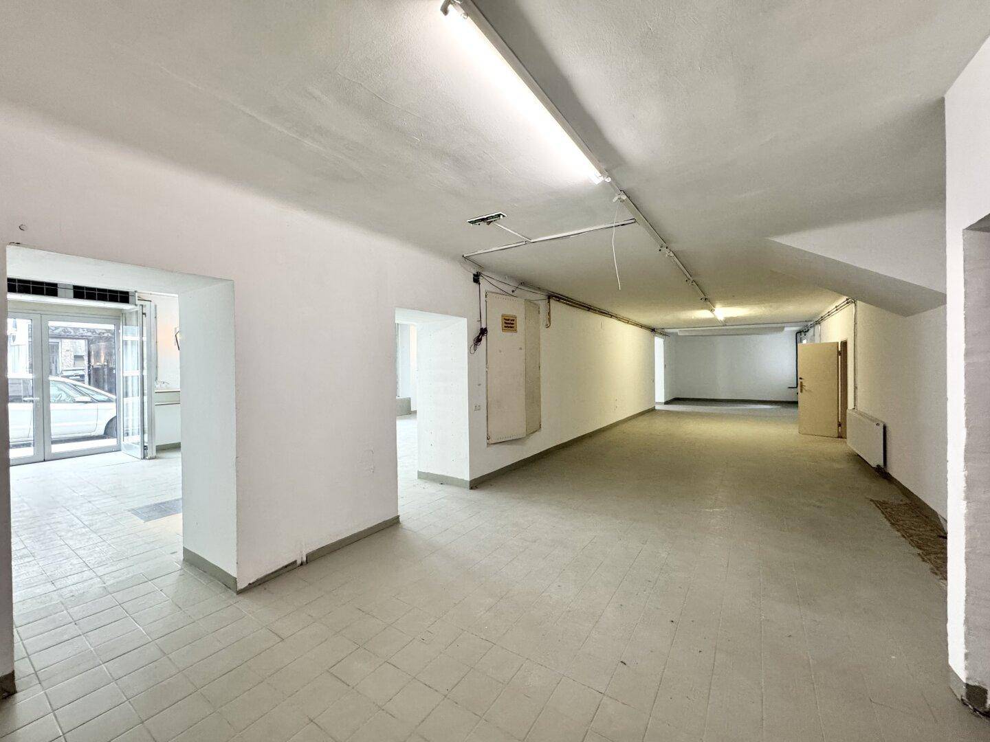 Straßenseitiges Geschäftslokal mit großen Fensterflächen! Individuell zu gestalten! Ideal für Pilates, Yoga, Atelier etc. - Ansicht 5