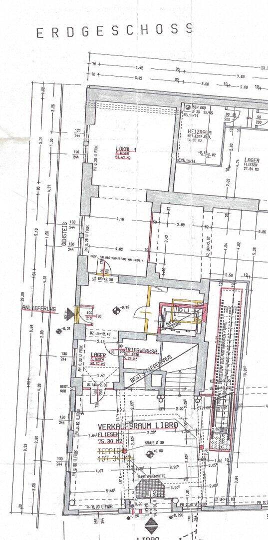 Grundriss des Erdgeschosses mit Verkaufsräumen, Lagerflächen und Treppenhaus.