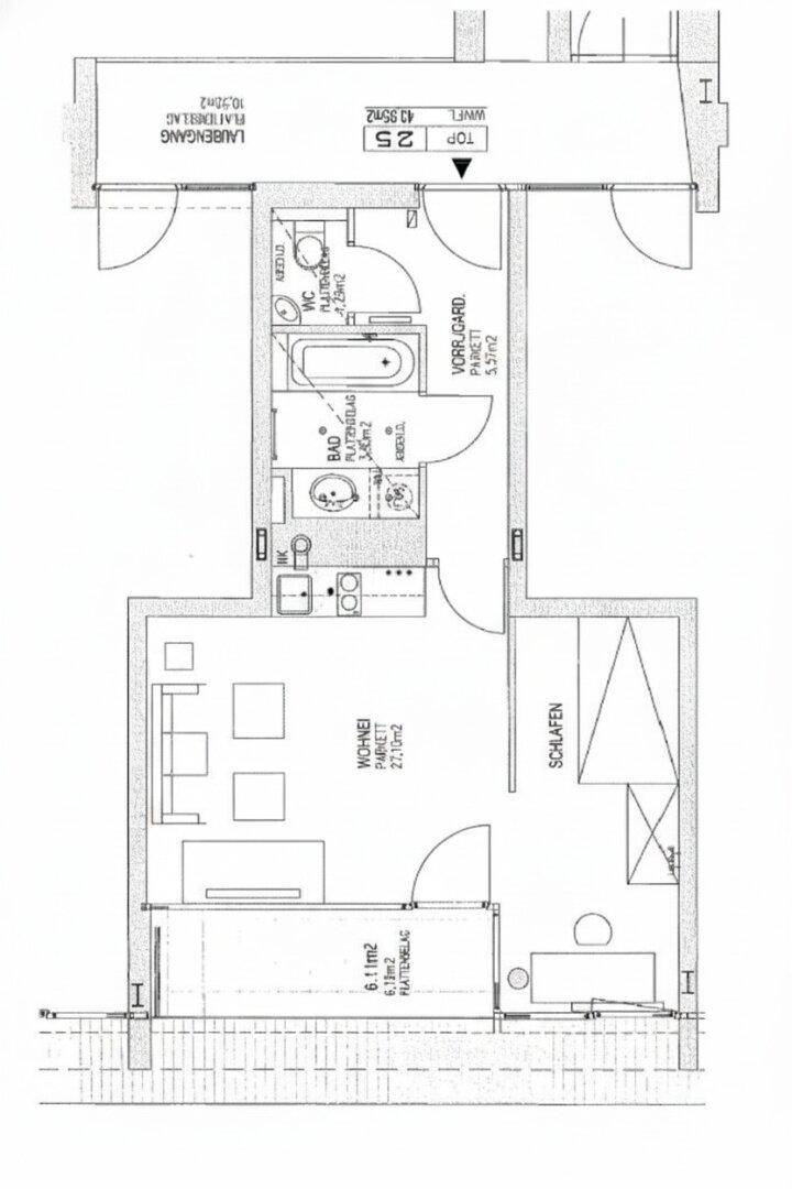 Grundriss einer Wohnung mit Wohnbereich, Schlafzimmer, Bad und Balkon.