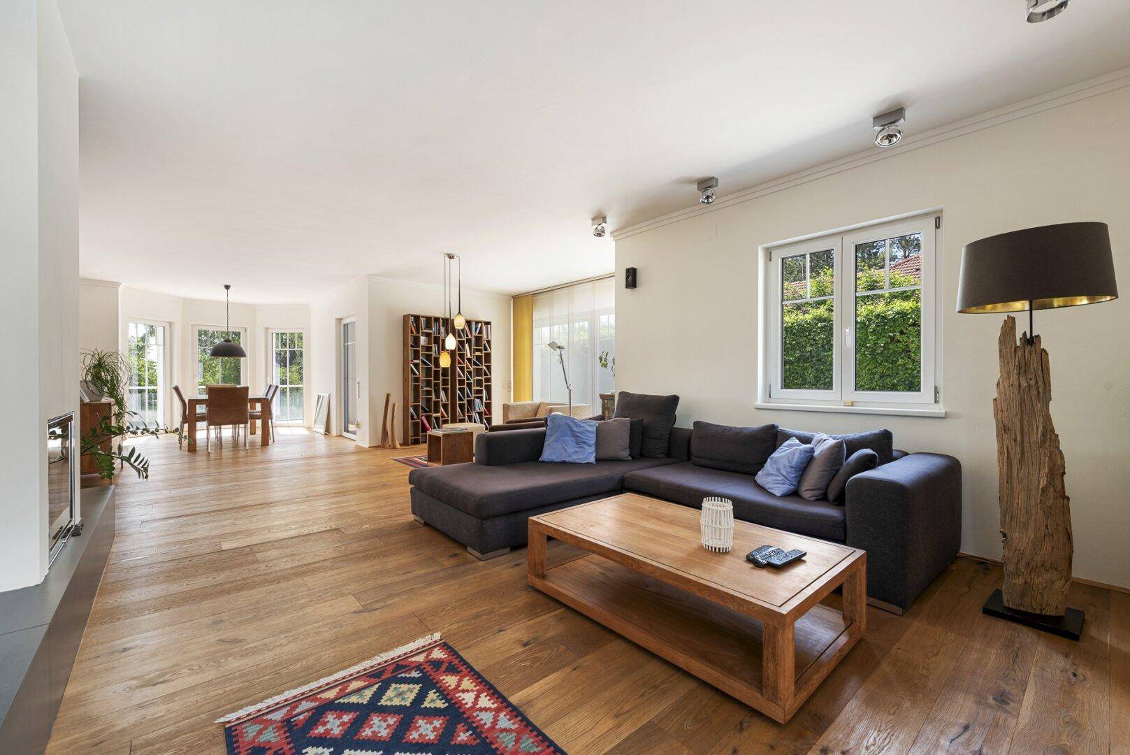 Eine Adresse für Menschen, die angekommen sind | Bezugsfertige Villa mit Pool und viel Privatsphäre oberhalb des Thermalorts Bad Fischau - Ansicht 3