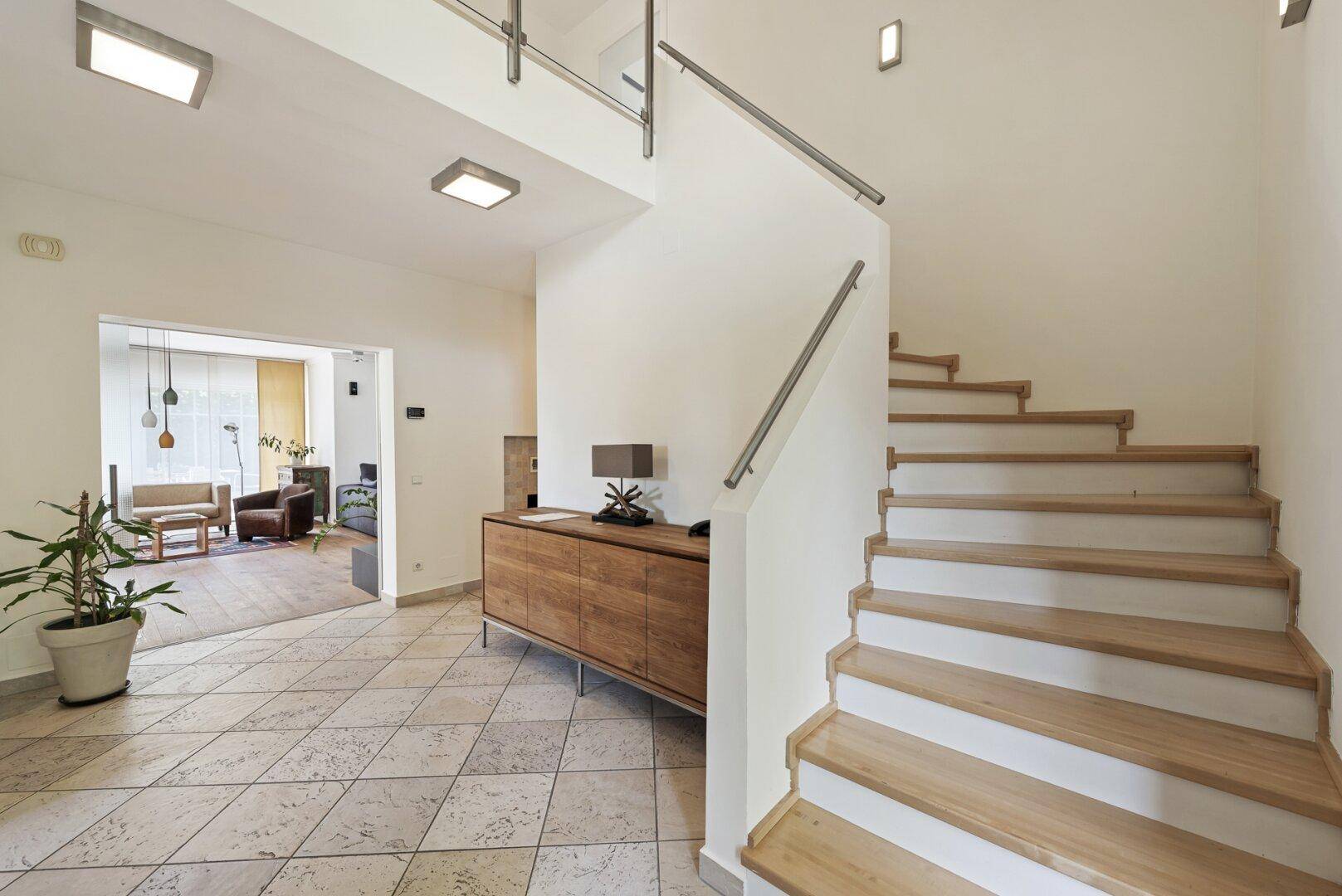 Eine Adresse für Menschen, die angekommen sind | Bezugsfertige Villa mit Pool und viel Privatsphäre oberhalb des Thermalorts Bad Fischau - Ansicht 4