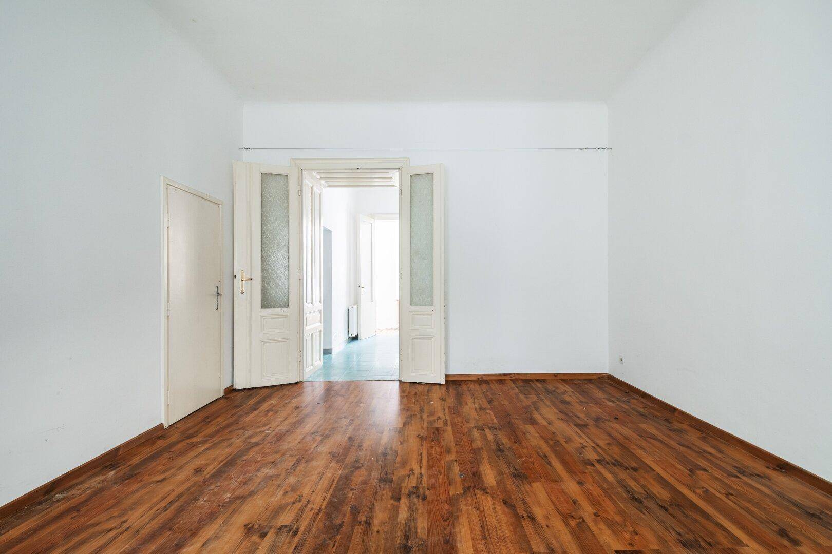 Ruhiger 3-Zimmer-Altbau in Hoflage bei Burggasse! - Mehr