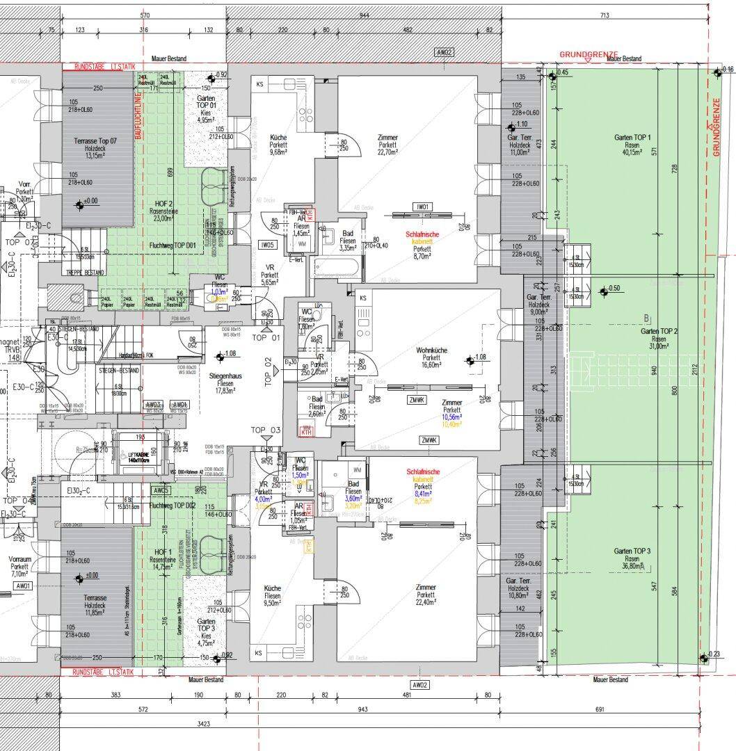 Detaillierter Grundriss mit mehreren Wohneinheiten, Terrassen, Gärten und Treppenhaus.