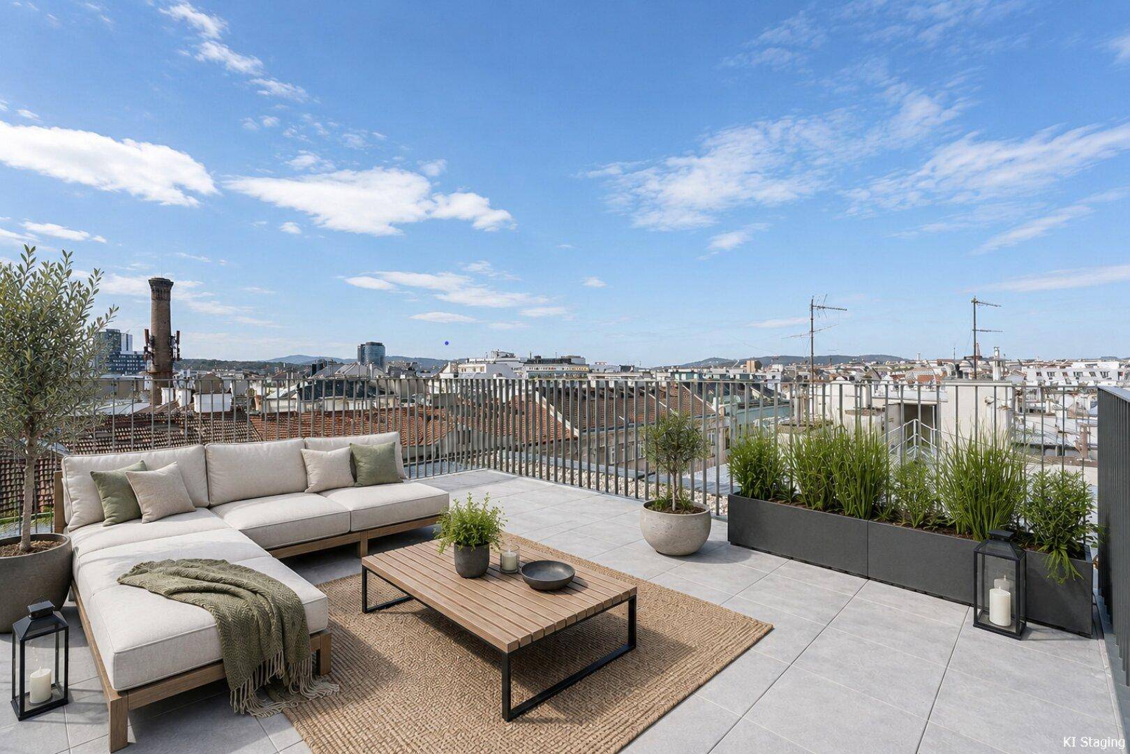 Sonnige Dachterrasse mit modernen Lounge-Möbeln und weitem Panoramablick über die Stadt.