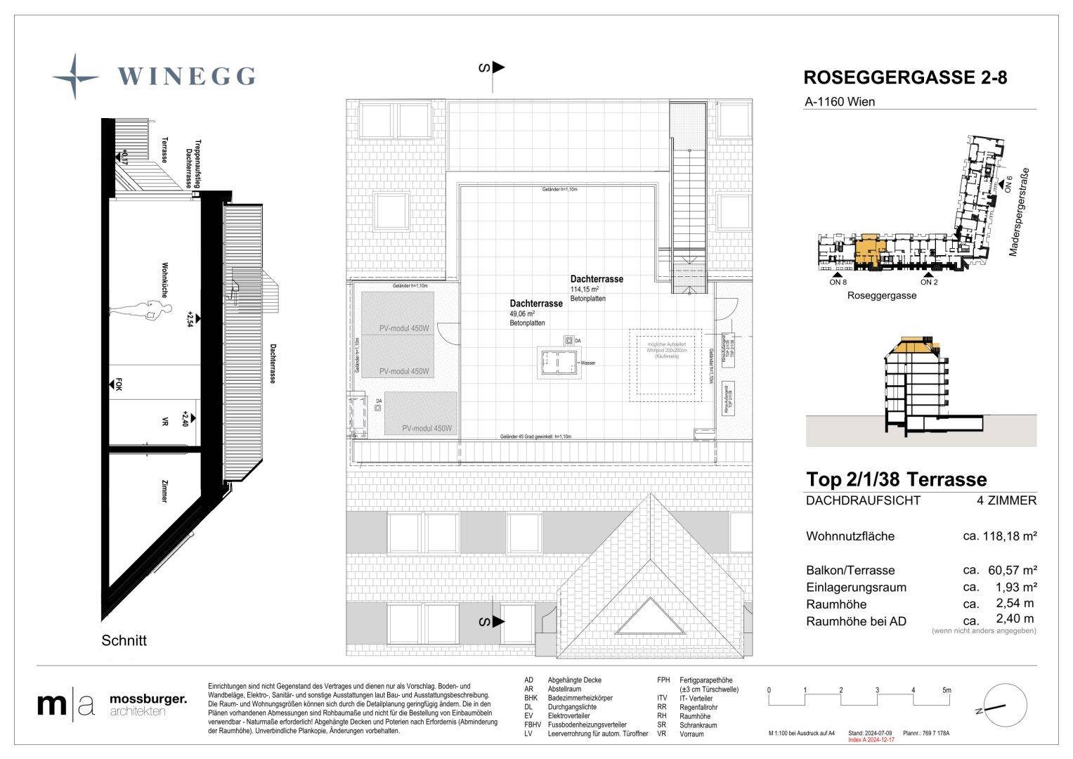 Dachaufsicht mit großer Dachterrasse und Photovoltaikanlage, die die moderne Architektur ergänzt.