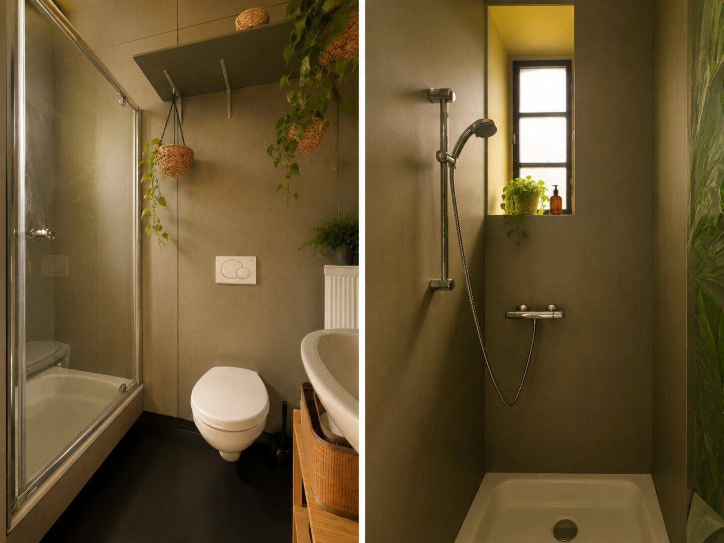Modernes Badezimmer mit begehbarer Dusche, Hänge-WC und einem Fenster für natürliches Licht.