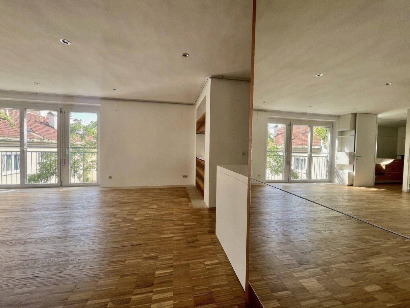 Spiegelelement / Wohnraum