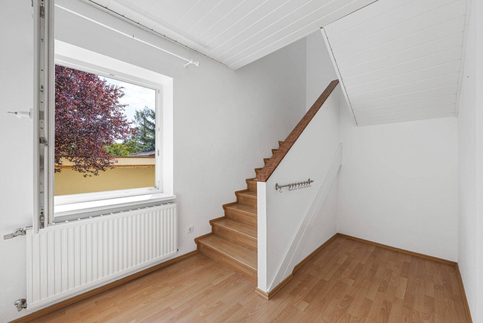 Stiegenhaus zu OG