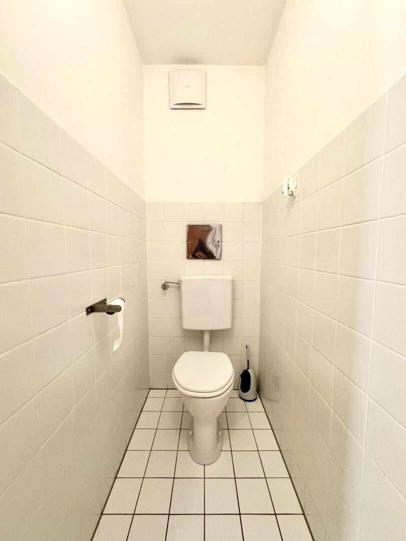 separate Toilette