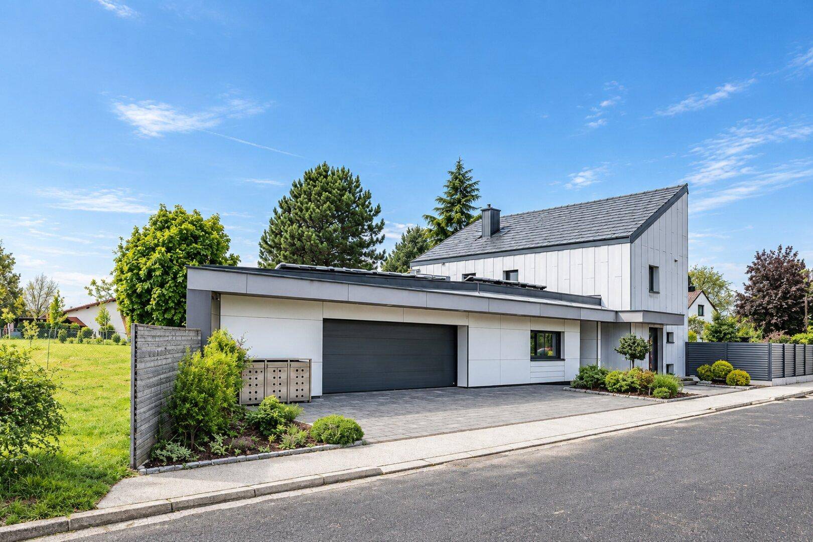 Ihr neuer Highclass-Firmensitz! Modernes Design-Bürohaus in Wiener Neustadt | 9 Räume, 6 PKW-Stellplätze auf Eigengrund | Zwei Eingänge | Barrierefrei | Edelstahlpool, Sauna, Weinkeller