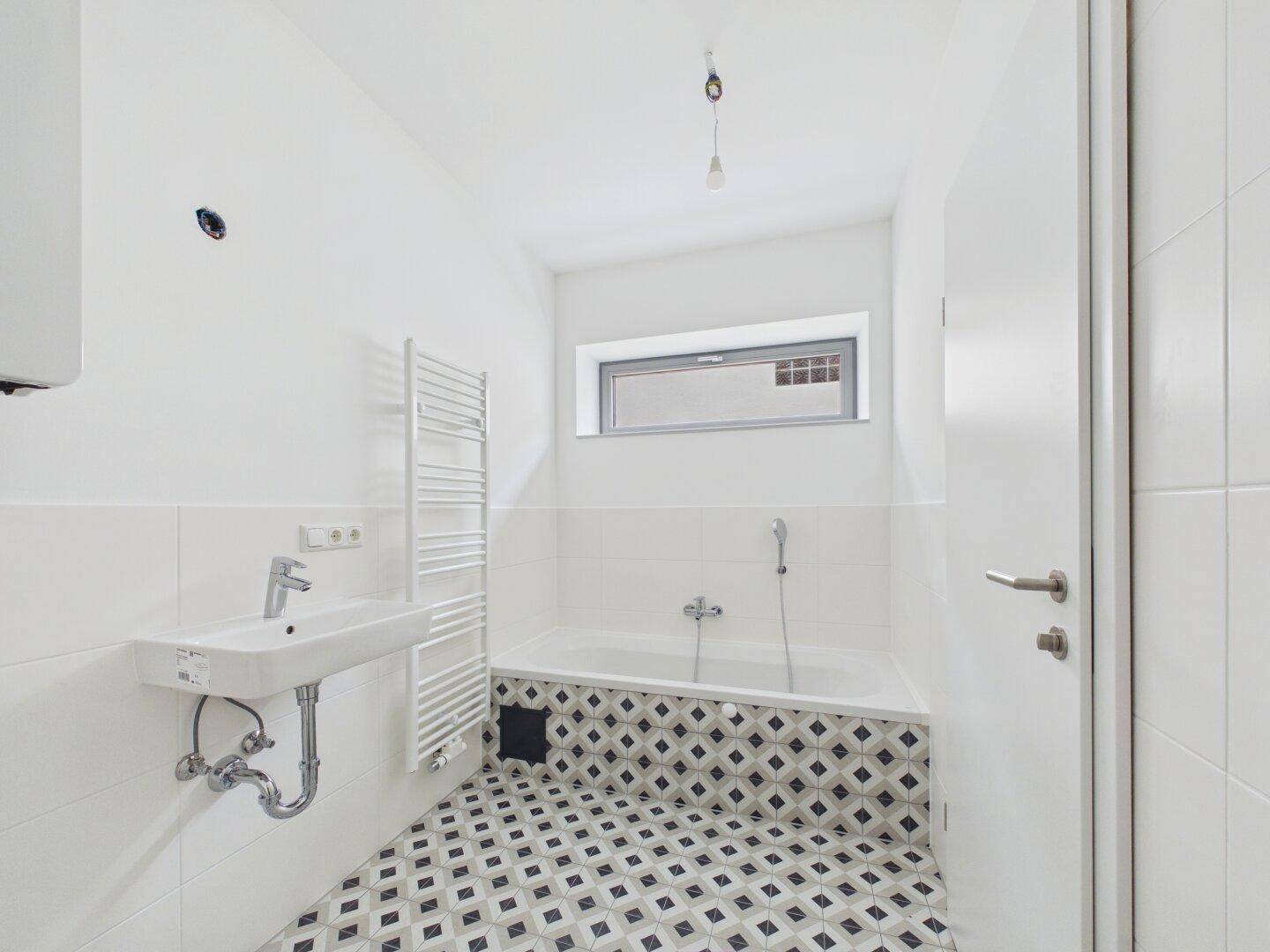 Bad mit Badewanne