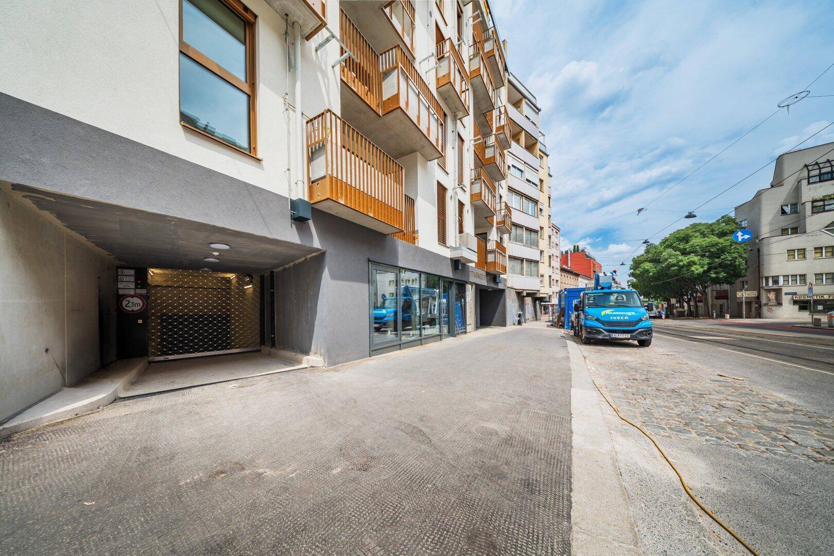Neubau Tiefgaragenstellplatz in 1170 Wien – Ottakringer Straße 26 zu vermieten
