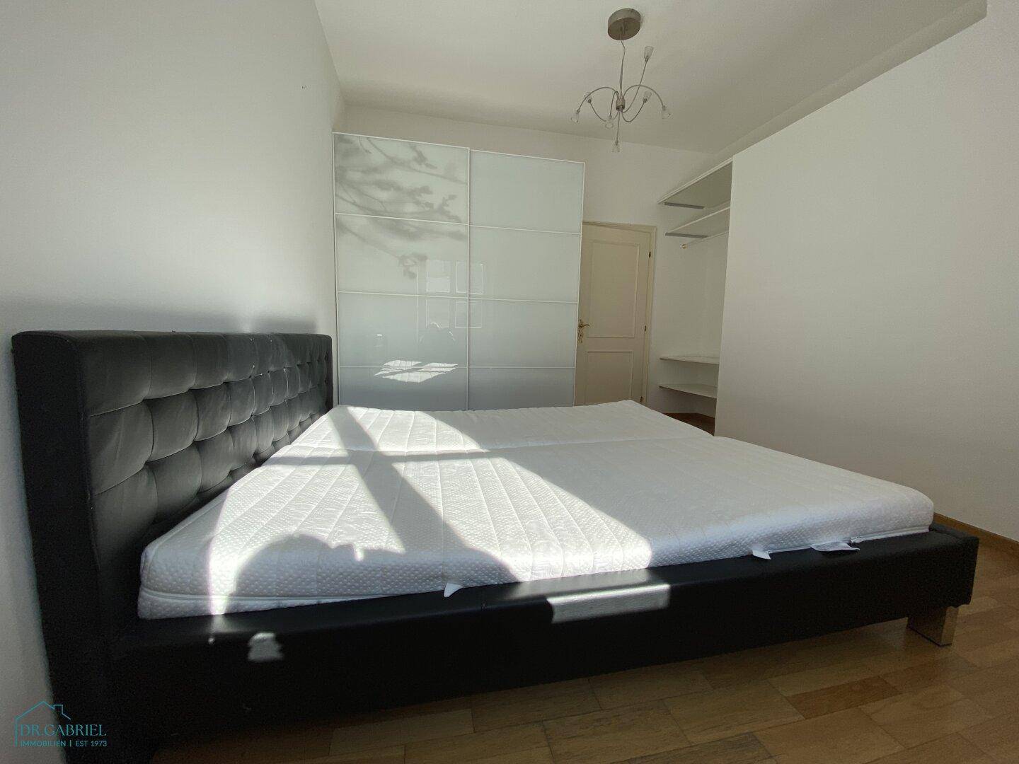 Schlafzimmer II