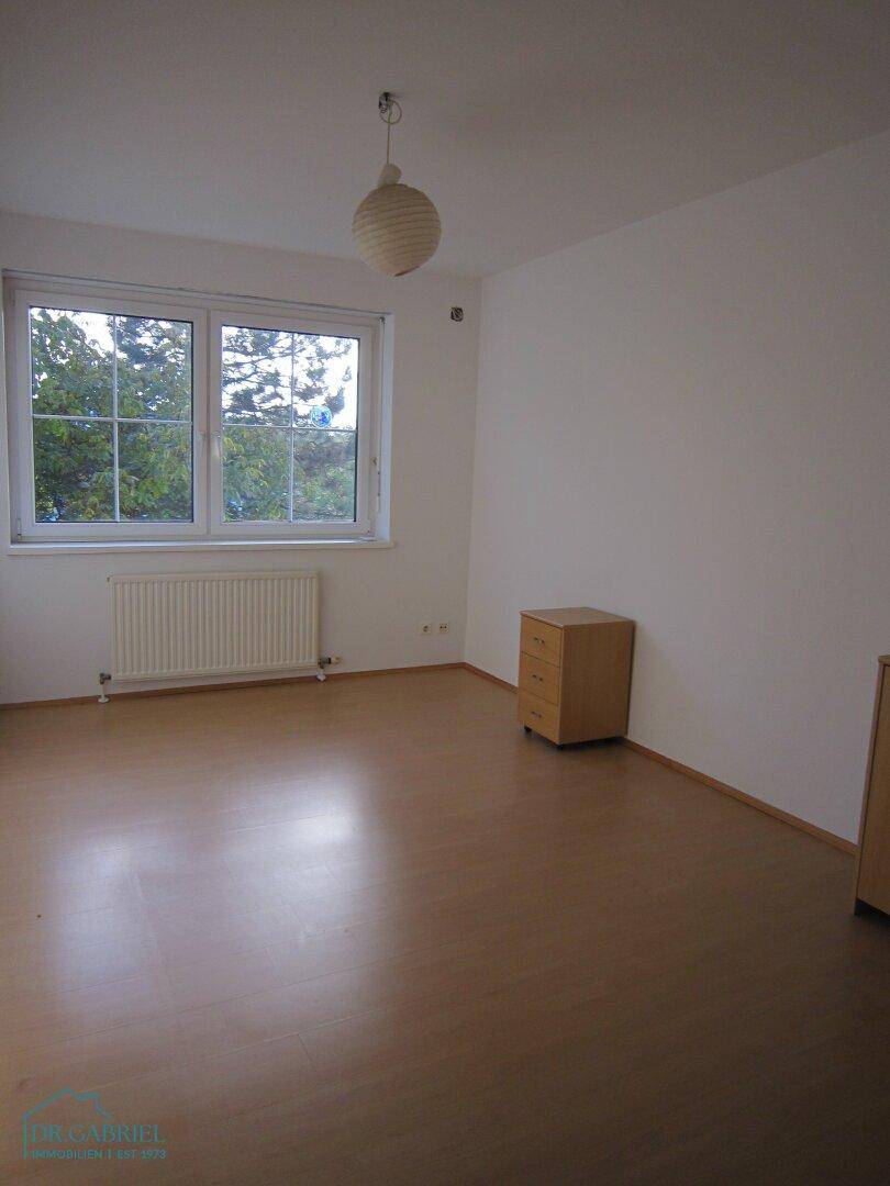 DOPPELHAUSHÄLFTE MIT GARTEN – pohled 6