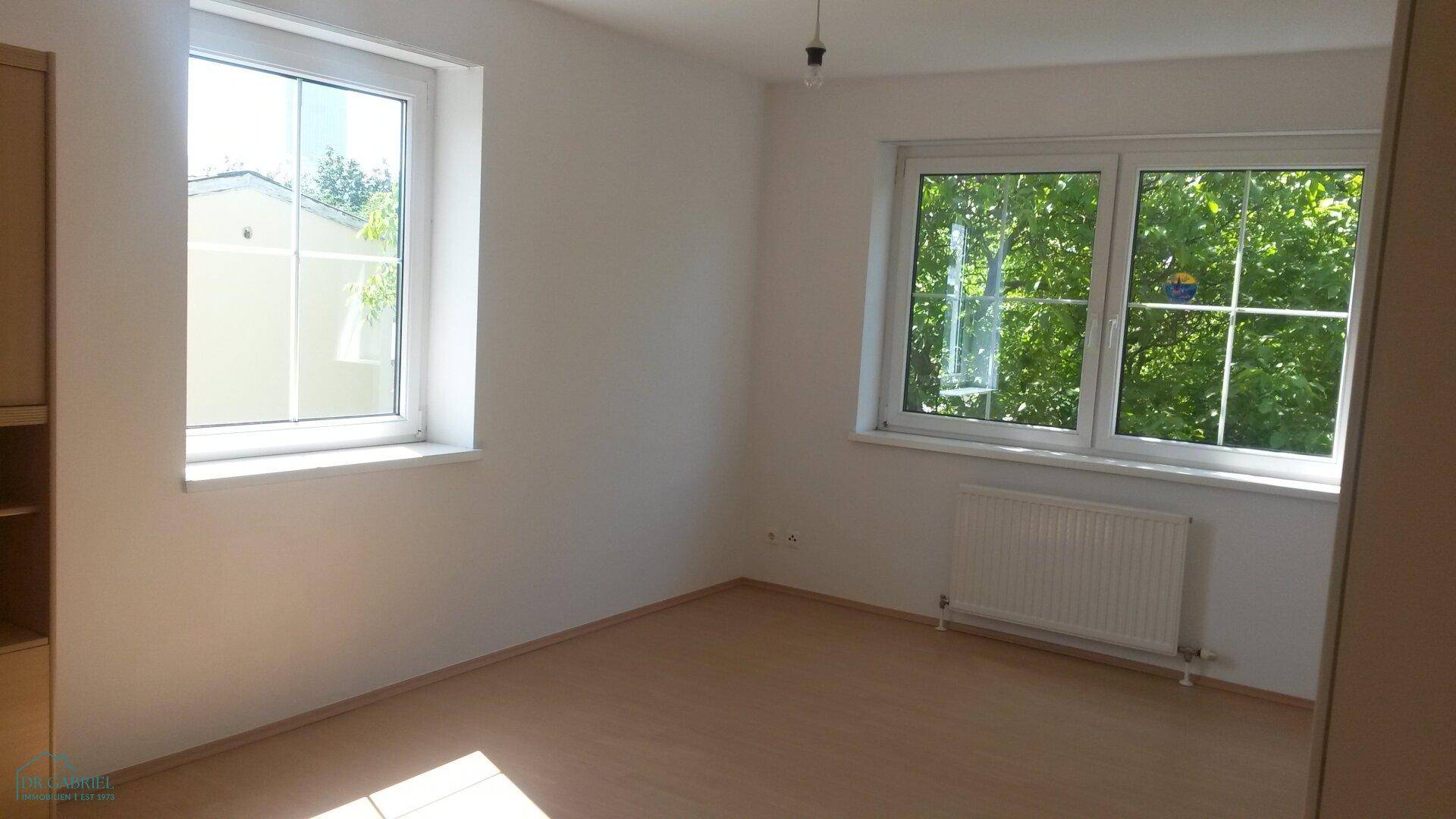 DOPPELHAUSHÄLFTE MIT GARTEN – další