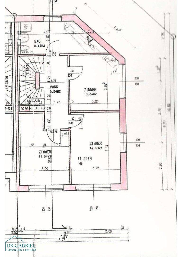 Grundriss des Obergeschosses mit Badezimmer und zwei weiteren Zimmern.