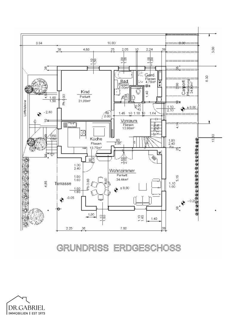 Grundriss des Erdgeschosses mit Wohnzimmer, Küche, Schlafzimmer, Bad und Terrasse.