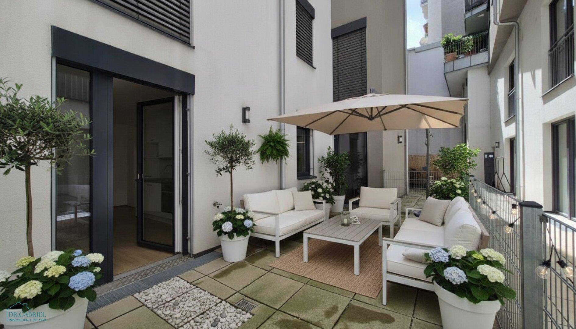 Gemütliche Terrasse mit modernen Gartenmöbeln und Sonnenschirm, ideal zum Entspannen im Freien.