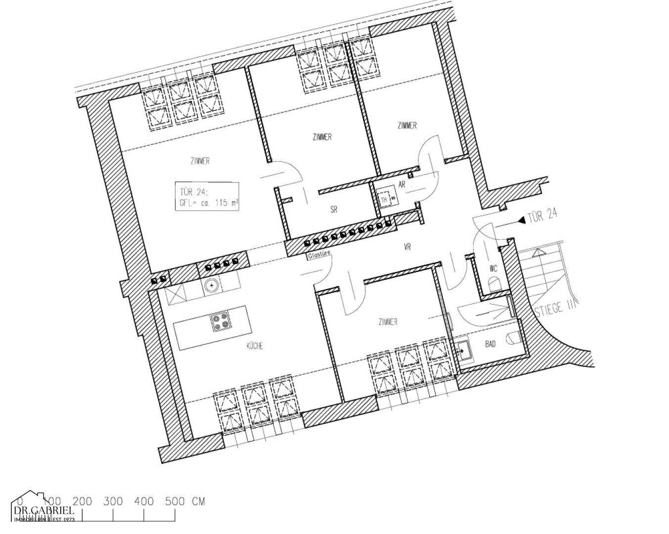 Grundriss der Wohnung mit Küche, Bad, WC und mehreren Zimmern, inklusive Maßangaben.