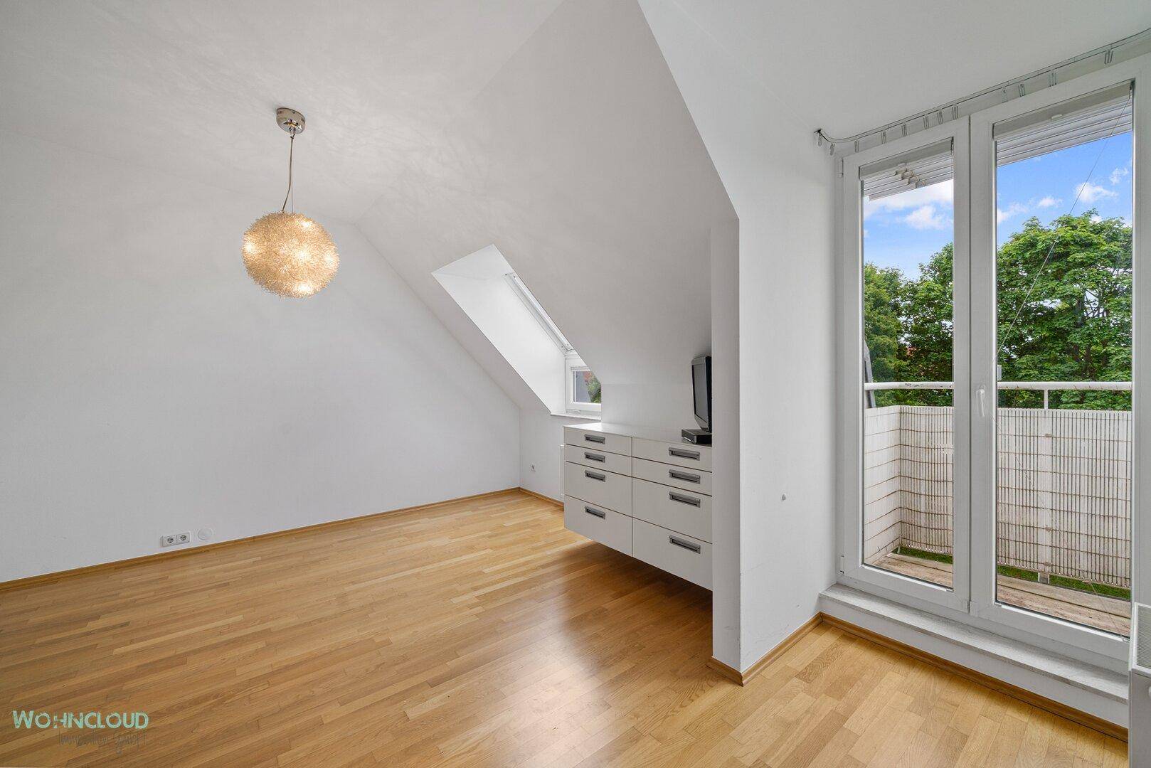 SCHLAFZIMMER mit ostseitiger Terrasse