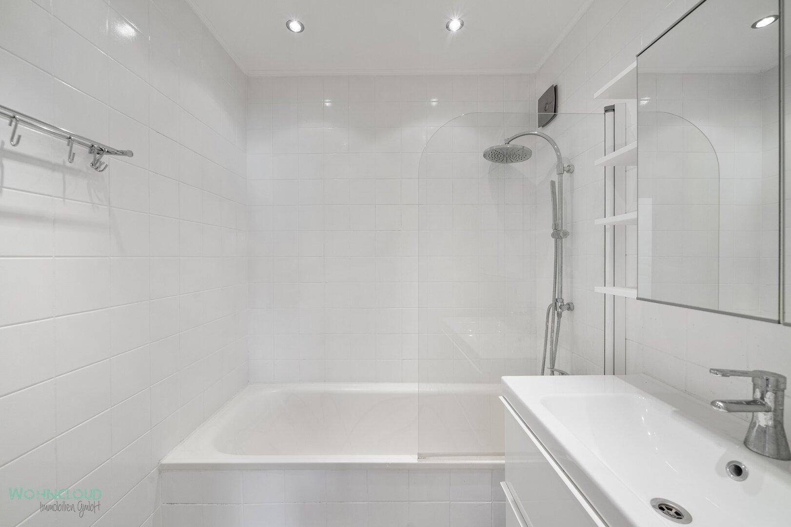 BAD mit WANNE