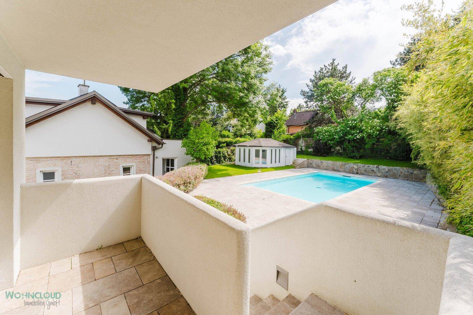 ZUM POOL