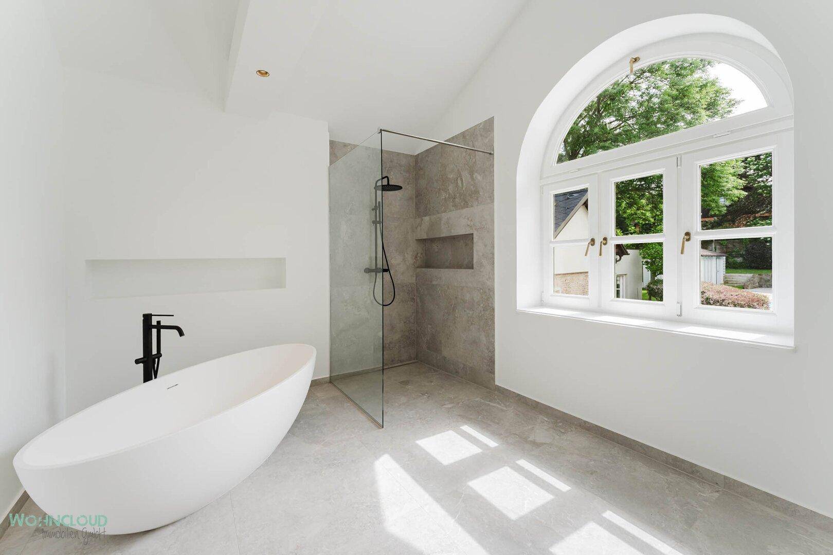 HAUTPBADEZIMMER