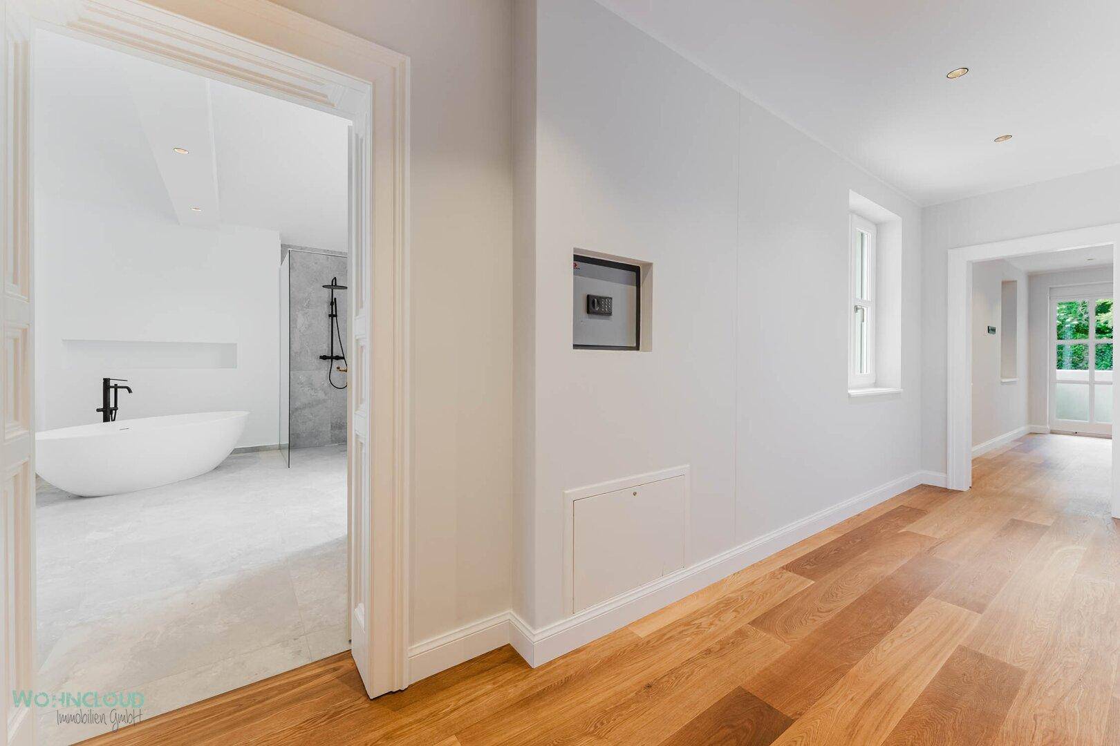 BLICK ZUM HAUPTBADEZIMMER