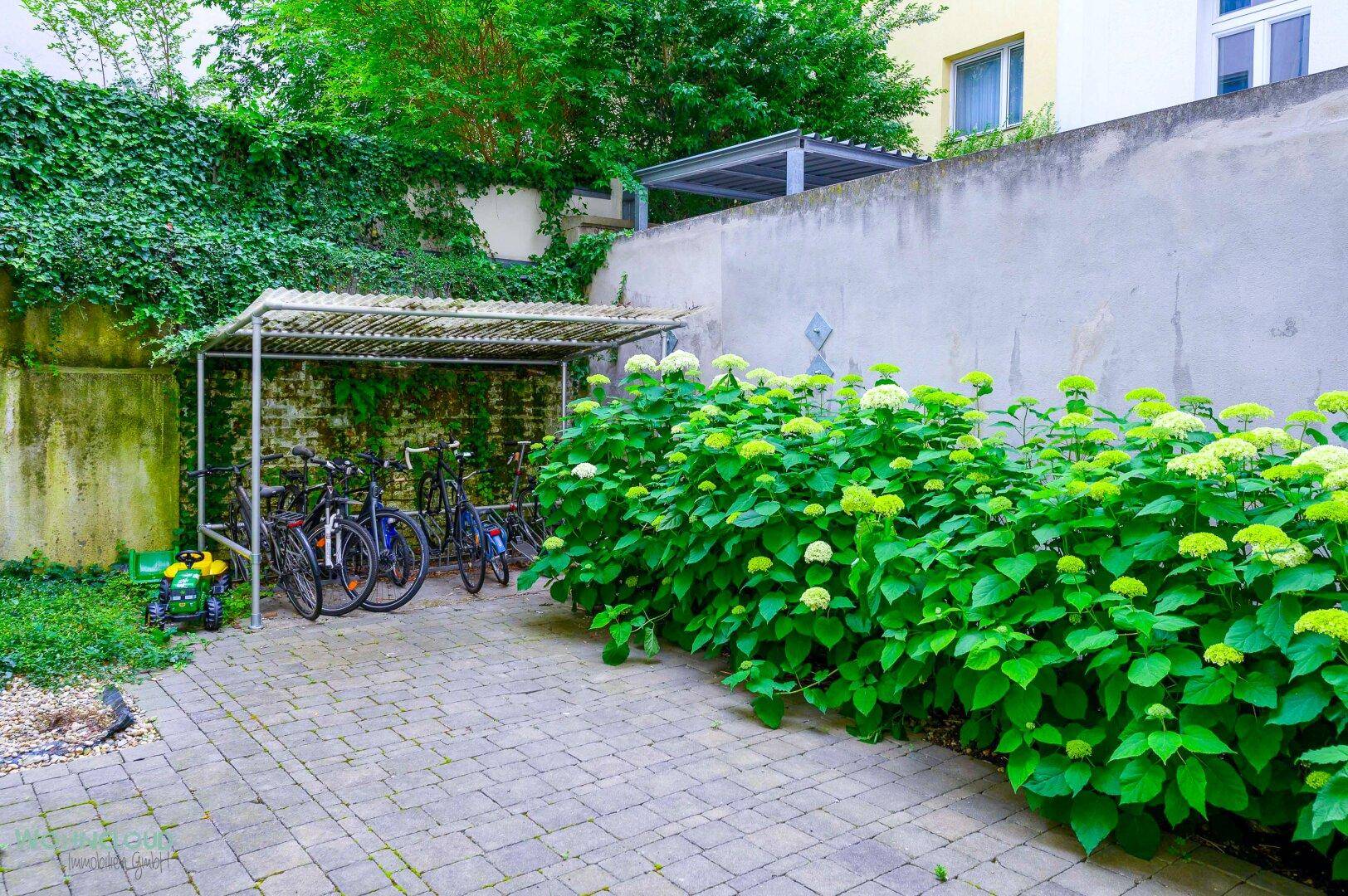HOF FAHRRADABSTELLPLATZ