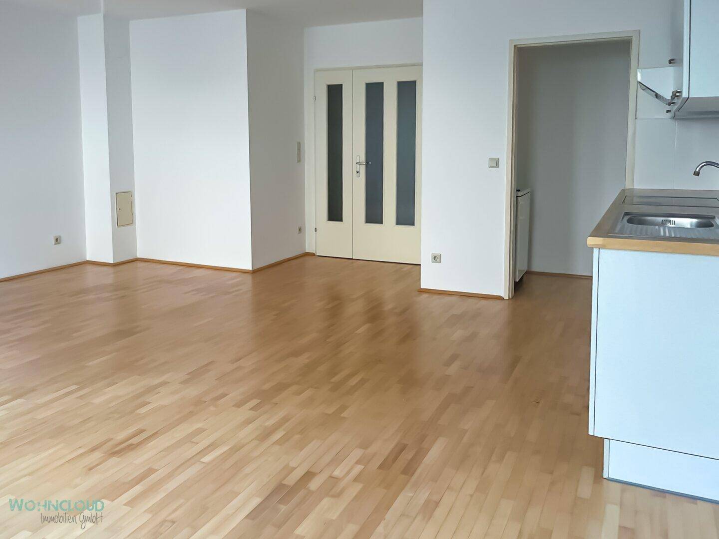 WOHNRAUM zum EINGANG