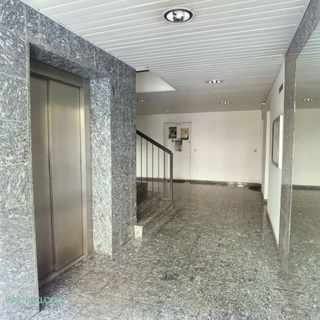 HAUSEINGANG LIFT STIEGENHAUS